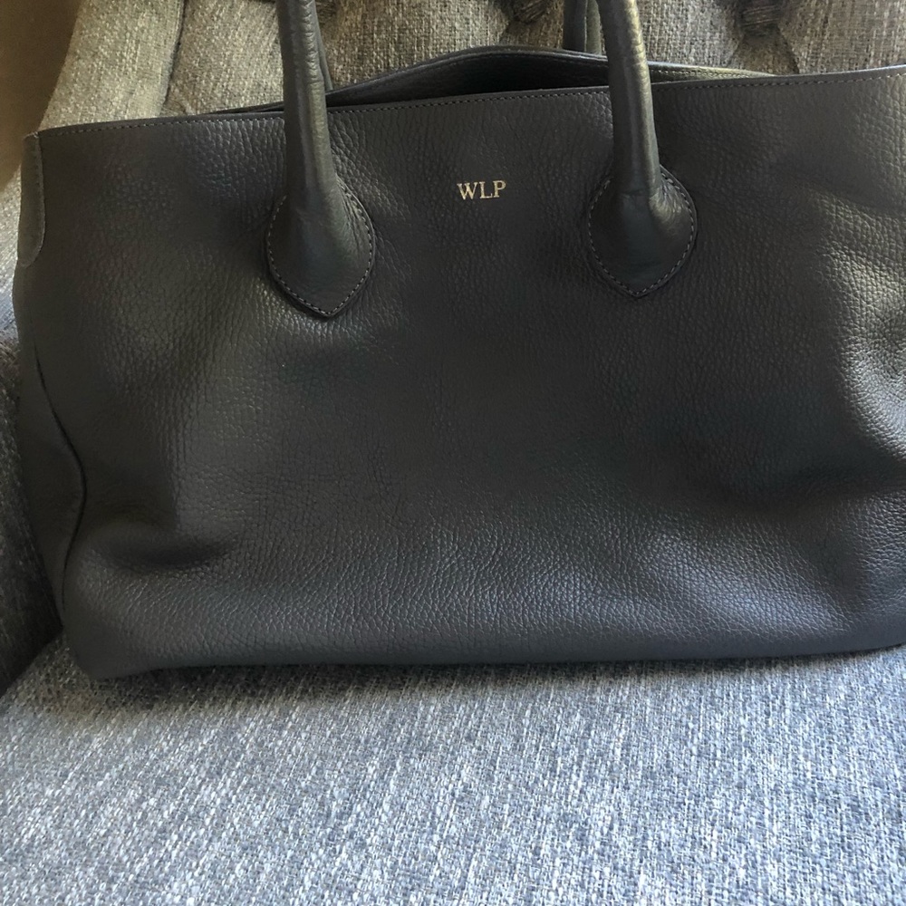 MARK & GRAHAM Elisabetta slouch pebbled leather handbag. In color Fog
